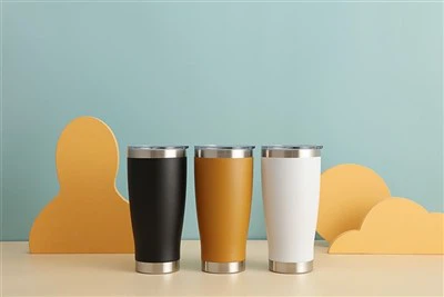 Чашка для кави для автомобіля Ізольована дорожня чашка 20 унцій, вигнута